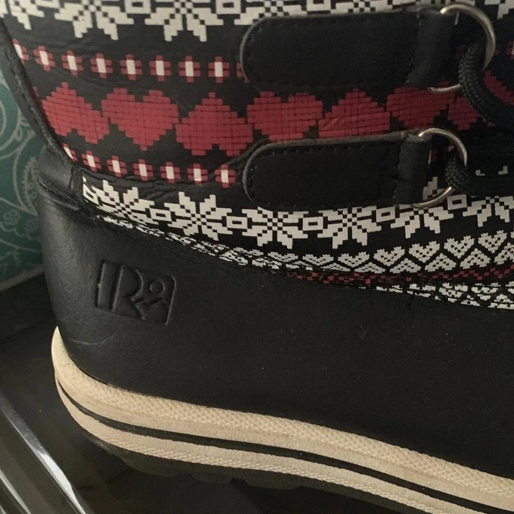 Roxy Kids Snow Boots - Black and Red Pattern